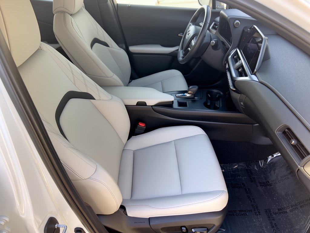 Certified 2025 Lexus UX 300h FWD w/ Accessory Package (Z2) image 31