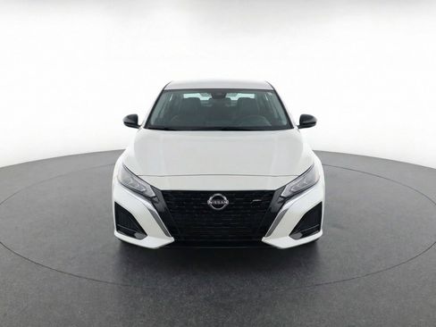 Used 2025 Nissan Altima 2.5 SV image 2