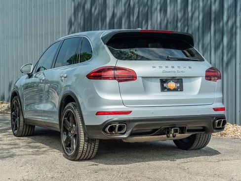 Used 2016 Porsche Cayenne Turbo AWD/4WD image 4