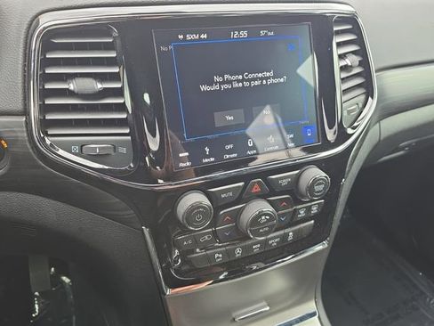 Used 2019 Jeep Grand Cherokee Altitude AWD/4WD image 23