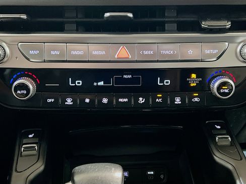 Used 2024 Kia Telluride S image 12