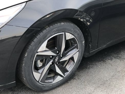 Used 2023 Hyundai Elantra SEL w/ Convenience Package image 2