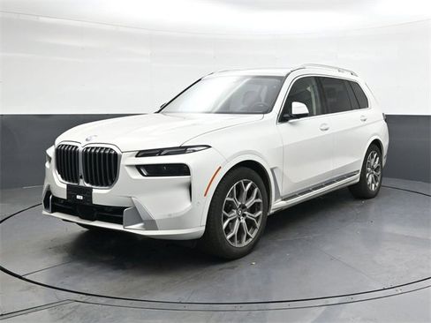 Used 2025 BMW X7 xDrive40i image 8
