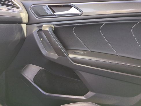 Used 2023 Volkswagen Tiguan SE R-Line image 16