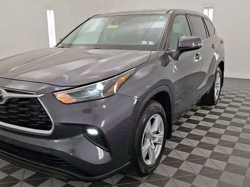 Used 2022 Toyota Highlander LE AWD/4WD image 8