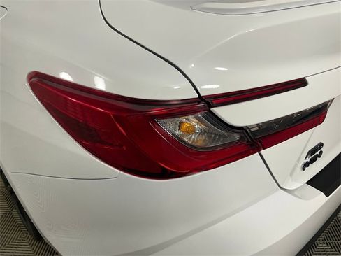 Used 2025 Toyota Camry SE w/ Convenience Package image 20