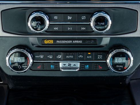 Used 2022 Ford F450 Limited w/ FX4 Off-Road Package image 27