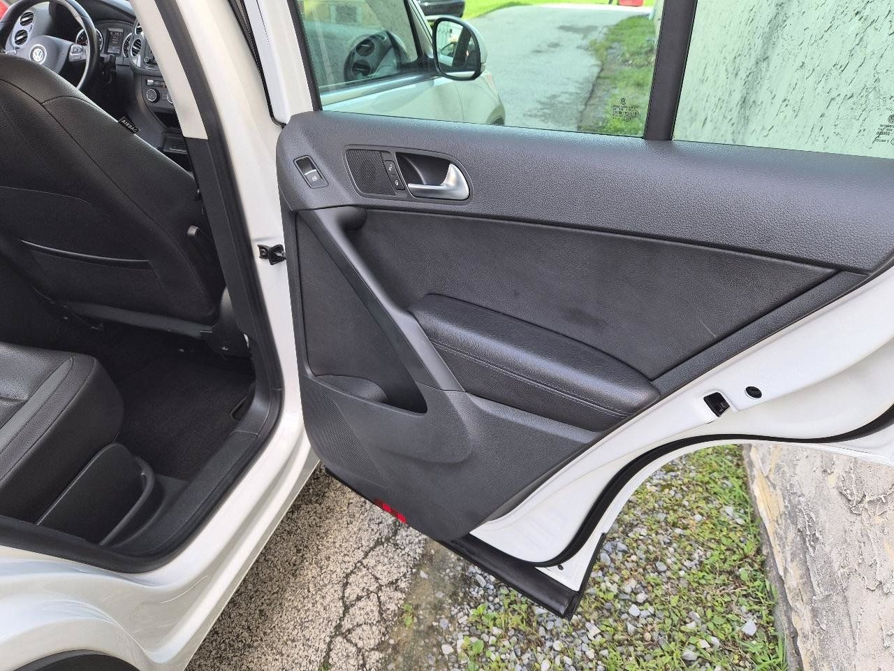 Used 2017 Volkswagen Tiguan Wolfsburg Edition AWD/4WD image 17