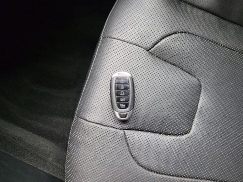 Used 2021 Hyundai Elantra Limited FWD image 32