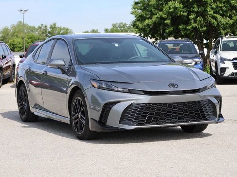 Used 2026 Toyota Camry SE FWD image 4