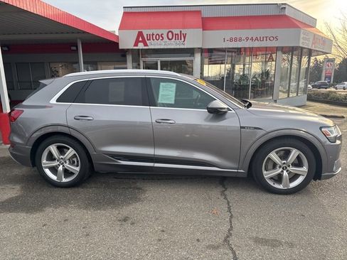 Used 2019 Audi e-tron Premium Plus image 4