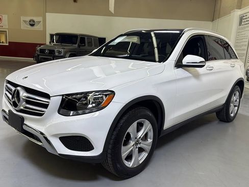 Used 2018 Mercedes-Benz GLC 300 4MATIC w/ Premium Package image 4