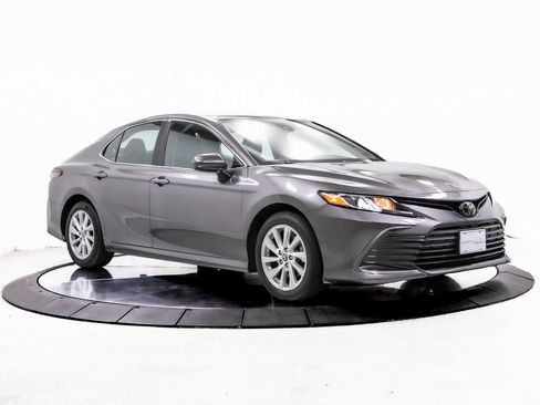 Used 2023 Toyota Camry LE image 9