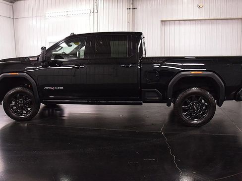 Used 2024 GMC Sierra 2500 AT4 w/ AT4 Premium Plus Package image 4