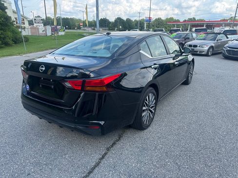 Used 2025 Nissan Altima 2.5 SV FWD image 5