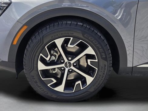 Used 2024 Kia Sportage EX image 15