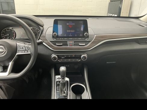 Used 2024 Nissan Altima 2.5 SV FWD image 18
