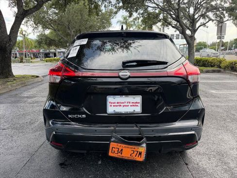 Used 2022 Nissan Kicks S FWD image 4