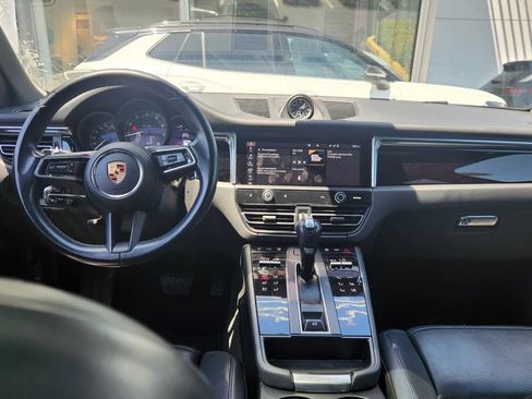 Used 2024 Porsche Macan AWD/4WD image 3