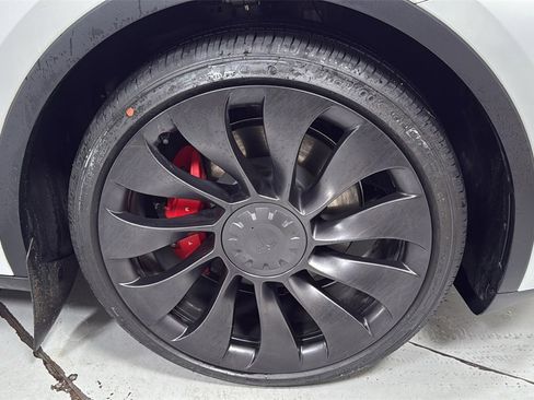 Used 2025 Tesla Model Y Performance image 21