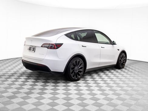 Used 2022 Tesla Model Y Long Range image 6
