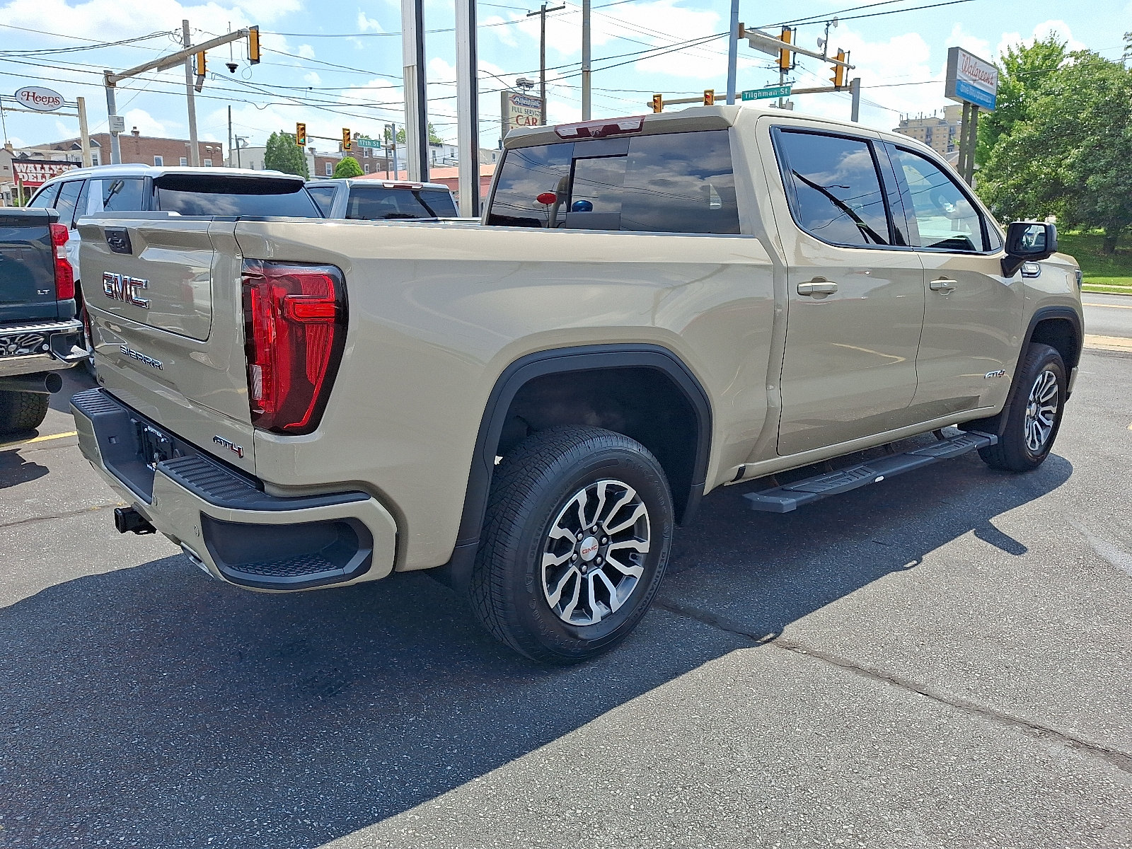Used 2023 GMC Sierra 1500 AT4 w/ Technology Package AWD/4WD image 5
