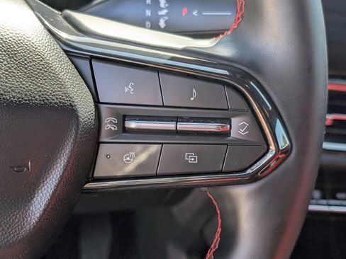 Used 2024 Chevrolet Equinox EV RS image 39