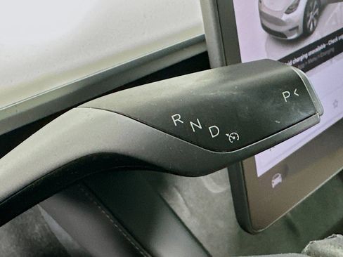 Used 2023 Tesla Model Y Long Range AWD/4WD image 24