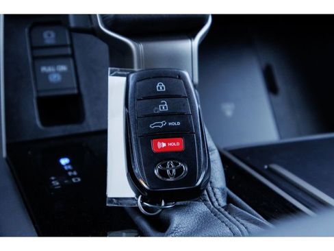 Used 2026 Toyota Sequoia Platinum AWD/4WD image 31