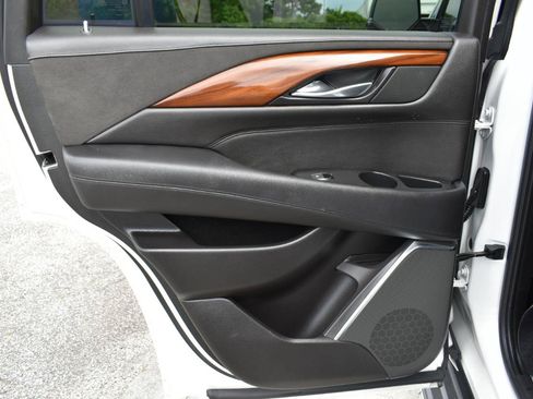 Used 2017 Cadillac Escalade Luxury RWD image 37