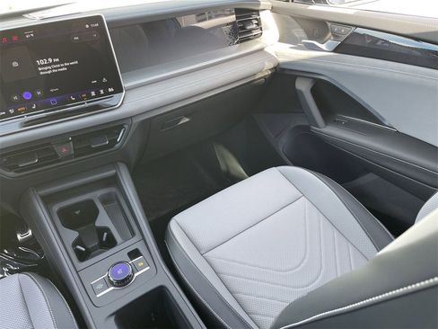 New 2026 Volkswagen Tiguan SE R-Line image 12