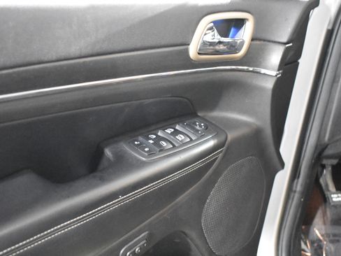 Used 2017 Jeep Grand Cherokee Limited w/ Luxury Group II image 25