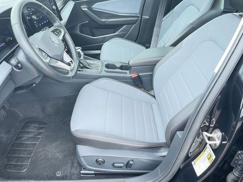 Used 2025 Volkswagen Jetta SE image 27