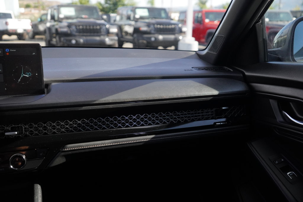 Used 2025 Honda Accord Sport image 36