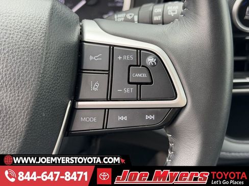 Used 2025 Toyota Highlander LE image 22