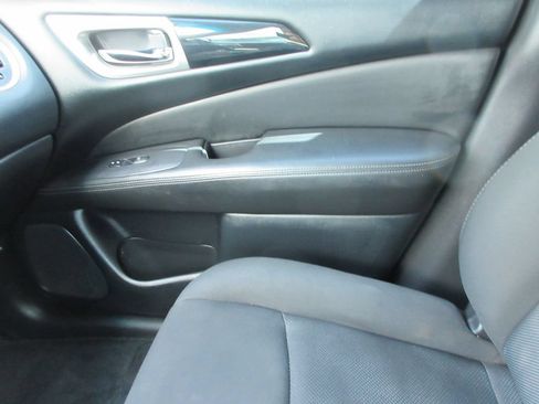 Used 2020 Nissan Pathfinder SV AWD/4WD image 31