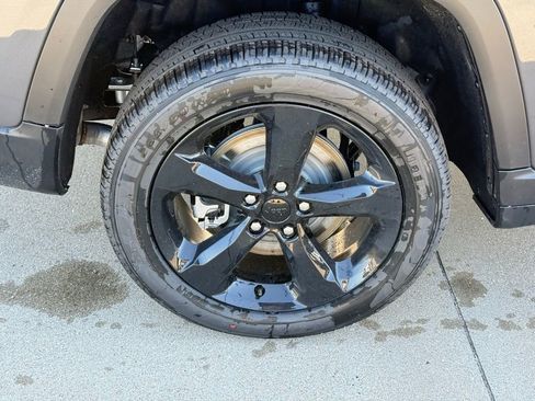 New 2026 Jeep Grand Cherokee L Limited AWD/4WD image 10