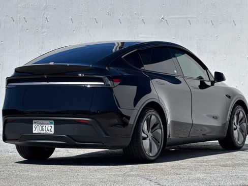 Used 2026 Tesla Model Y Long Range AWD/4WD image 3