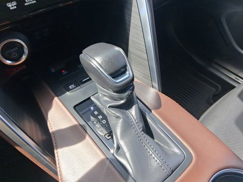 Used 2024 Toyota Venza Limited AWD/4WD image 23