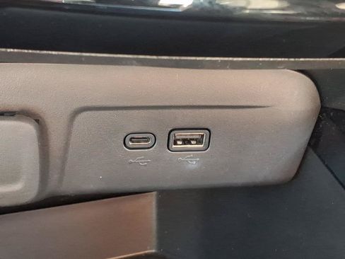 Used 2024 Chevrolet Trax RS FWD image 19