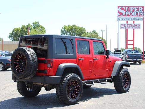 Used 2017 Jeep Wrangler Unlimited Rubicon w/ Connectivity Group AWD/4WD image 4