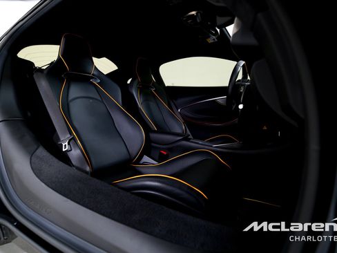 Used 2023 McLaren Artura image 19