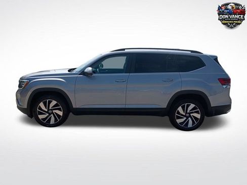 Used 2025 Volkswagen Atlas SE AWD/4WD image 2