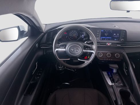 Used 2022 Hyundai Elantra SE FWD image 17