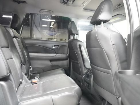 Used 2017 Honda Pilot Touring image 19