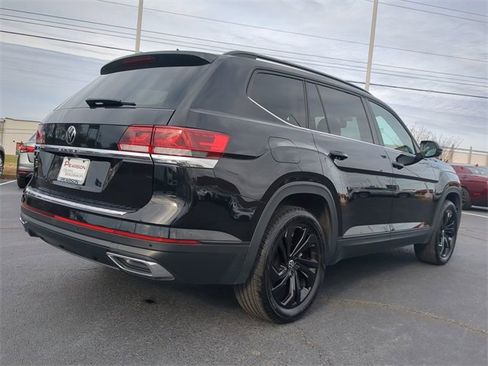 Used 2023 Volkswagen Atlas SE w/ Black Wheel Package image 4