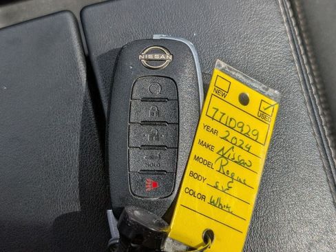 Used 2024 Nissan Rogue SV AWD/4WD image 33