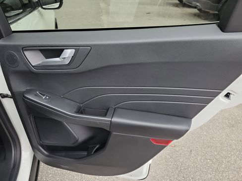 Certified 2024 Ford Escape SE w/ PHEV Premium Package image 26