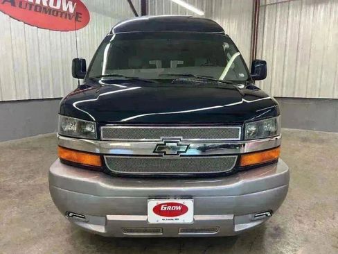 Used 2017 Chevrolet Express 2500 image 9