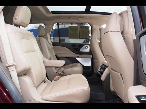 Used 2020 Lincoln Aviator Reserve w/ Equipment Group 202A image 14